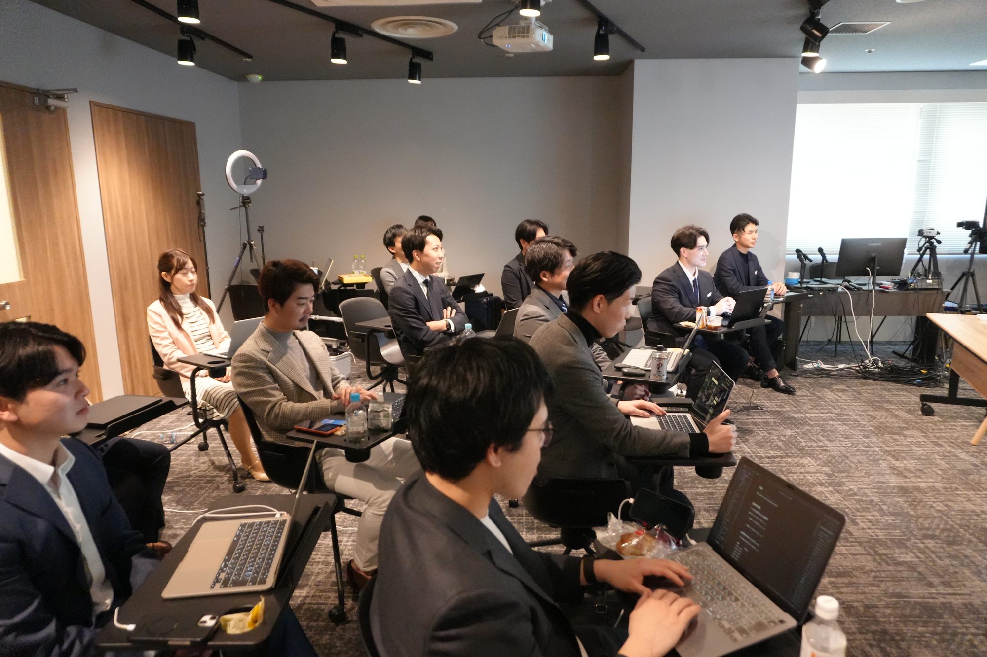 実践会に集まる塾生